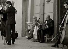 Argentinian Tango, Buenos Aires, 2009 (Source: Wikimedia Commons Argentinian Tango, Buenos Aires, 2009 (Source: Wikimedia Commons