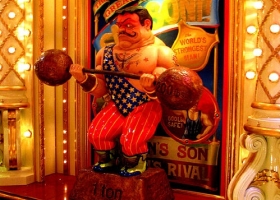 Weightlifter figure on the Royal Caribbean International, Mariner of the Seas cruise ship (Source: Wikimedia Commons) Weightlifter figure on the Royal Caribbean International, Mariner of the Seas cruise ship (Source: Wikimedia Commons)