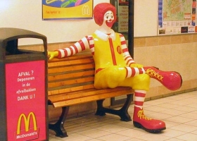 Ronald McDonald, Delft, Netherlands, 2005. Photo: M.Minderhoud (Source: Wikimedia Commons) Ronald McDonald, Delft, Netherlands, 2005. Photo: M.Minderhoud (Source: Wikimedia Commons)