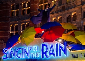 Singing in the Rain, stage production, Birmingham UK, 2012 (Source: Wikimedia Commons) Singing in the Rain, stage production, Birmingham UK, 2012 (Source: Wikimedia Commons)