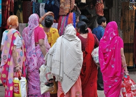 Shoppers in Pushkar Fair, Rajasthan, 2007 (Source: Wikimedia Commons). Shoppers in Pushkar Fair, Rajasthan, 2007 (Source: Wikimedia Commons).