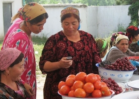 At the market, Tajikistan, photo by Kate Dixon, 2008 (Source: Wikimedia Commons) At the market, Tajikistan, photo by Kate Dixon, 2008 (Source: Wikimedia Commons)