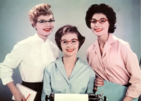 1950s office workers, in cats eye glasses (Source: Wikifashion.com) 1950s office workers, in cats eye glasses (Source: Wikifashion.com)