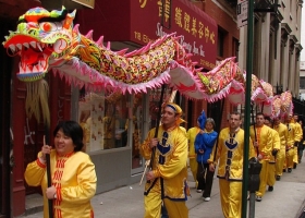 Chinese New Year, Dragon Walk, Hong Kong (Source: Wikipedia Commons) Chinese New Year, Dragon Walk, Hong Kong (Source: Wikipedia Commons)
