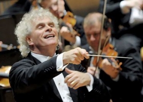 Sir Simon Rattle conducting the Berlin Philharmonic Orchestra in Das Rheingold by Richard Wagner, 2006 (Source Wikimedia) Sir Simon Rattle conducting the Berlin Philharmonic Orchestra in Das Rheingold by Richard Wagner, 2006 (Source Wikimedia)