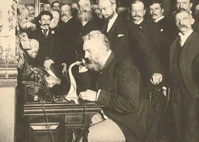Alexander Graham Bell at the opening of the long-distance line from New York to Chicago, 1892 (Courtesy: Library of Congress) Alexander Graham Bell at the opening of the long-distance line from New York to Chicago, 1892 (Courtesy: Library of Congress)