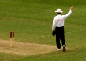 An umpire: Australia v World XI, Sydney Cricket Ground, 2005 (Source: Wikimedia Commons) An umpire: Australia v World XI, Sydney Cricket Ground, 2005 (Source: Wikimedia Commons)