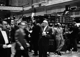 Traders on the New York Stock Exchange, 1963 (Source: Wikimedia Commons) Traders on the New York Stock Exchange, 1963 (Source: Wikimedia Commons)