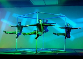 Tada' the Chinese poles, 2004 (Source: Wikimedia Commons) Tada' the Chinese poles, 2004 (Source: Wikimedia Commons)