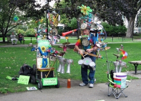 One-man band, 2013 (Source: Wikimedia Commons) One-man band, 2013 (Source: Wikimedia Commons)